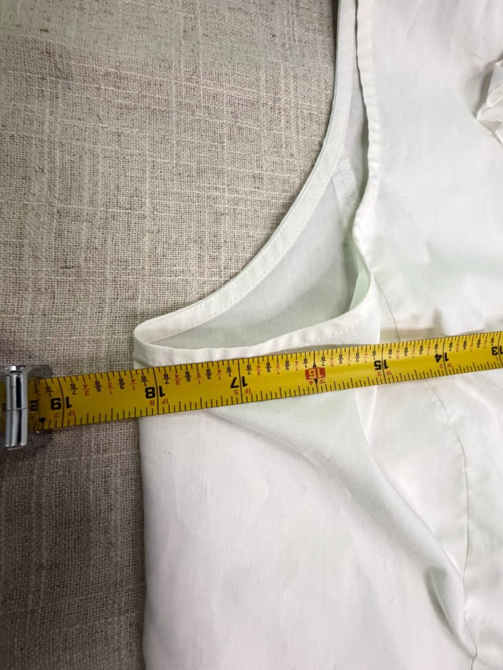 Ann Taylor White Ruffle Sleeveless Button Front Blouse Size 10 - Picture 3 of 4